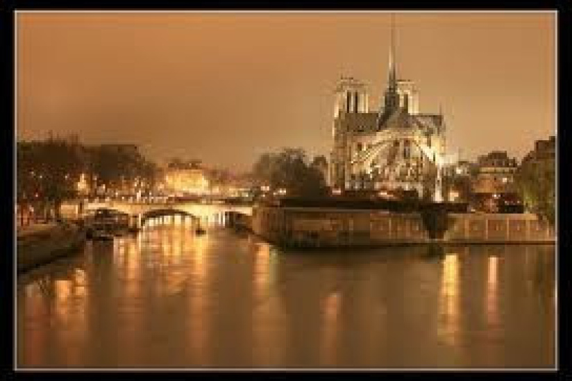 Pour le réveillon du 31 décembre, offrez vous un dîner - croisière sur