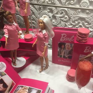 Ladurée x Barbie, la boîte de macarons en édition limitée !