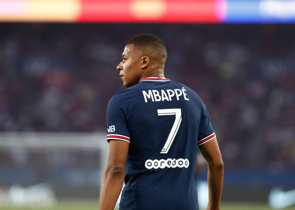 Kylian Mbappe En Dedicas Ala Fnac De Ternes Paris Worldakkam