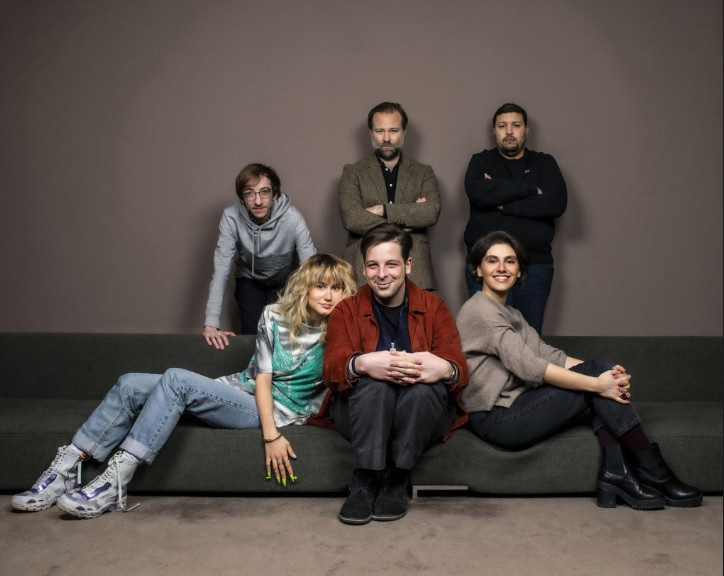 6 X Confine E S La Serie De Canal Sur Le Confinement Sortiraparis Com