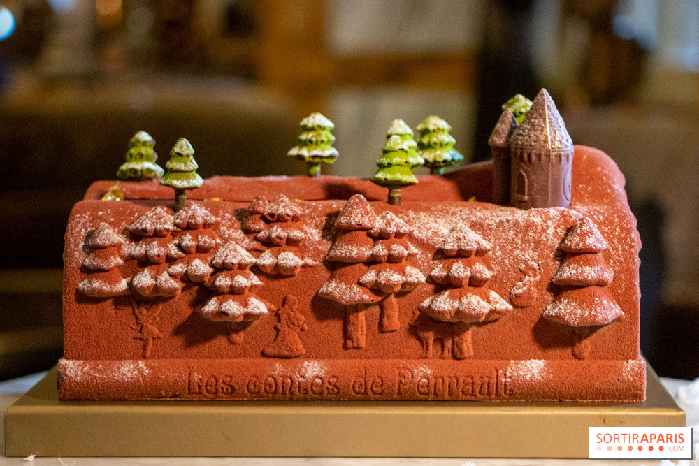 Yule Log By Matthieu Carlin For Hotel De Crillon The Enchanted Black Forest Gateau Sortiraparis Com