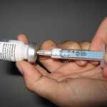 Coronavirus : les pistes de traitements et vaccins en France et dans le monde