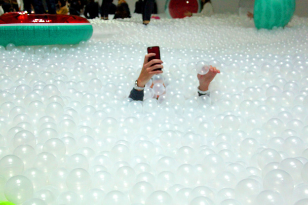 A Giant Ball Pit Atop The Montparnasse Tower In Paris Sortirapariscom