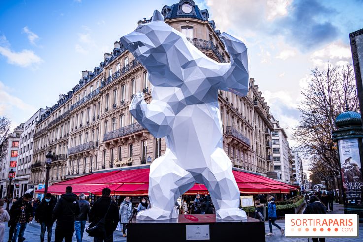Exposition de Richard Orlinski avec Georges V et sur les Champs-Elysées