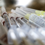 Coronavirus : le vaccin de BioNTech et Pfizer autorisé à être testé sur l'homme