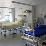 Covid : les hôpitaux d'Île-de-France ont reçu l'ordre de déprogrammer 40% de leurs activités