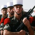 Une tribune de militaires publiée dans "Valeurs actuelles" alerte sur un risque de "guerre civile"