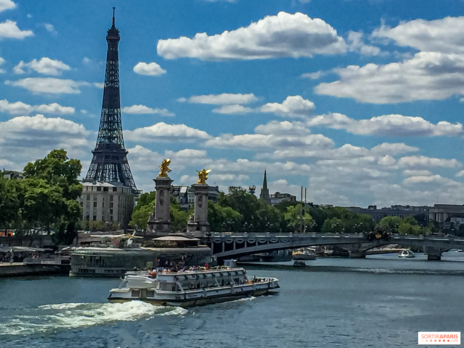En Bateau Avec Oxmo Puccino Les Flaneries Litteraires Sur La Seine Sortiraparis Com
