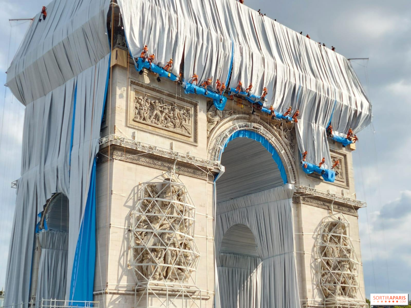 The Arc De Triomphe Wrapped Tribute To Christo Goes Down This Sunday October 3 Sortiraparis Com