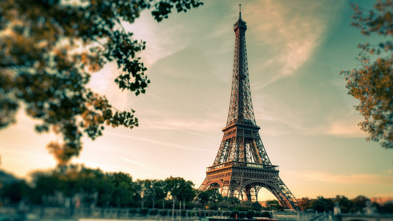 The Eiffel Tower A Must In Paris Sortiraparis Com