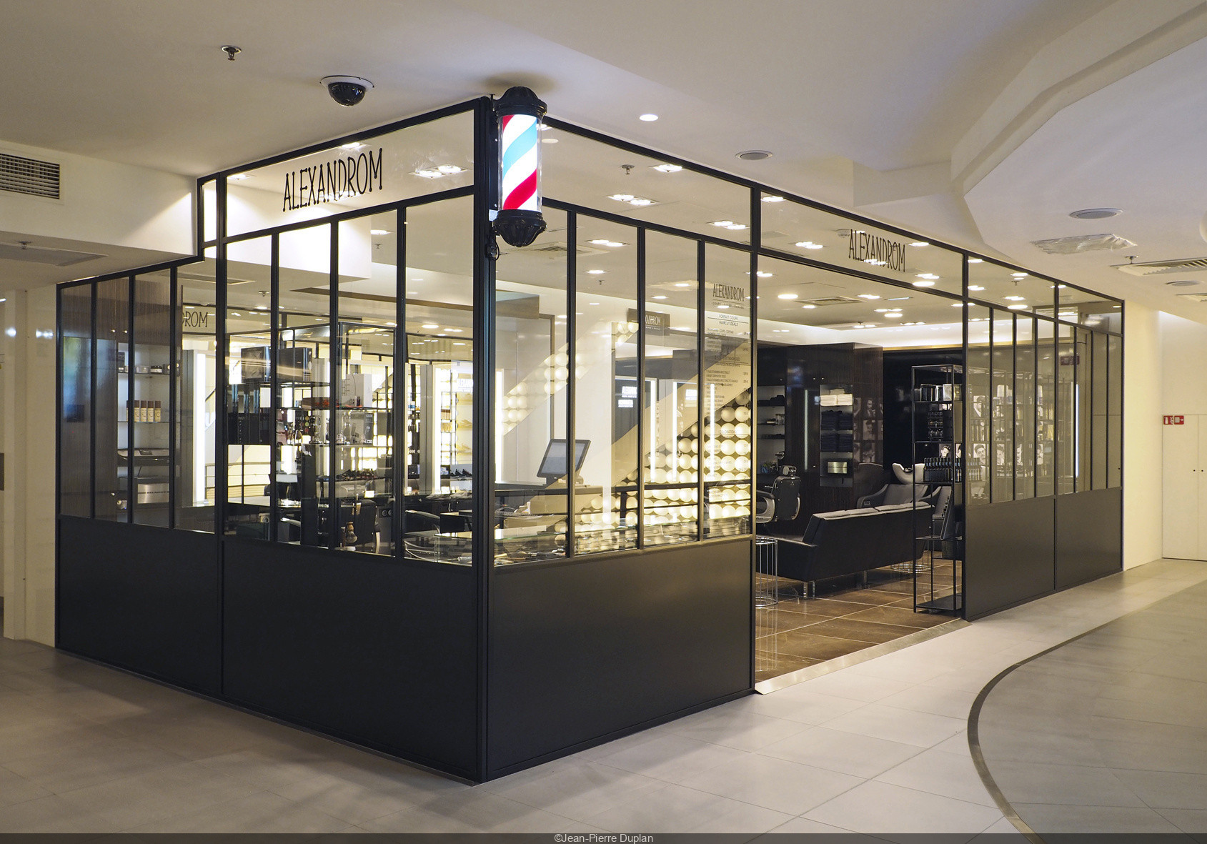 Alexandrom Galeries Lafayette Homme Barber And Hairdresser Sortiraparis Com