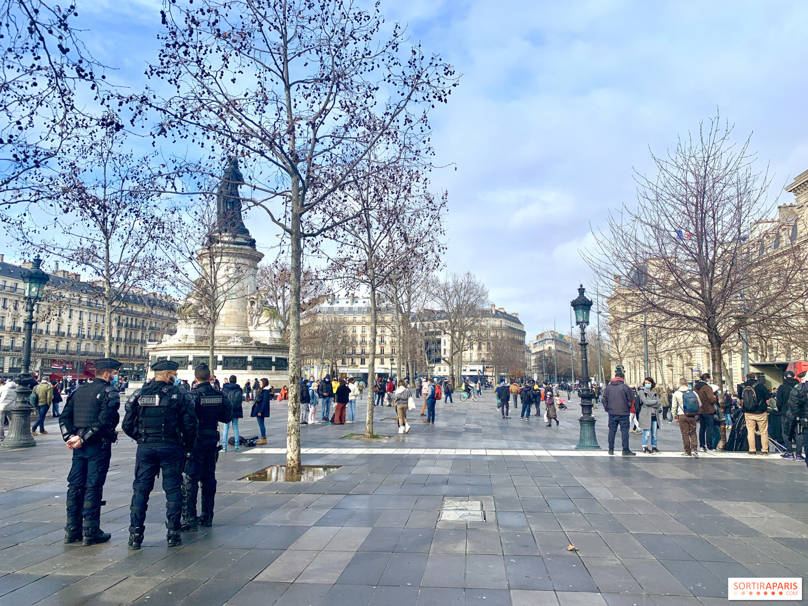Paris Evacuation D Un Camp De Migrants Installe Place De La Republique Sortiraparis Com
