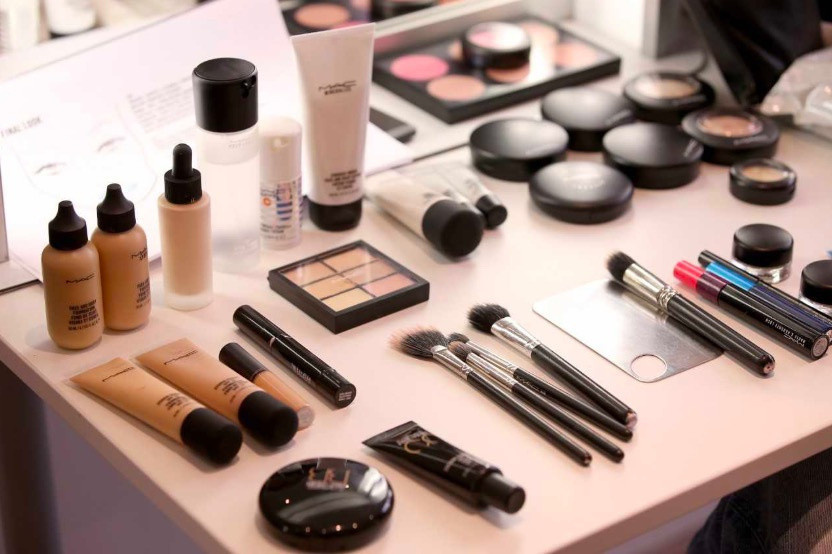 Une masterclass beauté chez M.A.C pour les célibataires ...