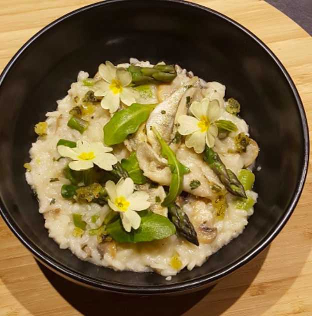 La recette du risotto aux asperges vertes et pesto à l’ail des ours du