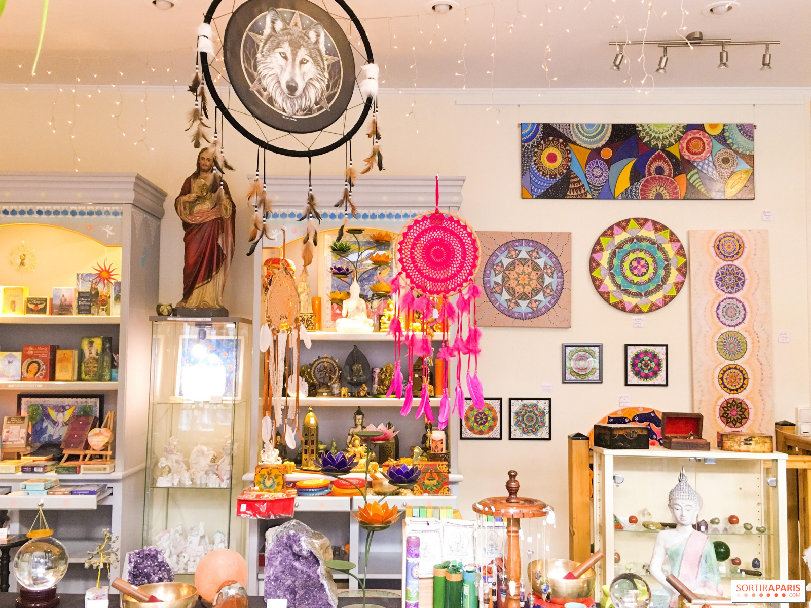 Arc En Ciel The Esoteric Art Gallery And Store In Paris 11th Arrondissement Sortiraparis Com