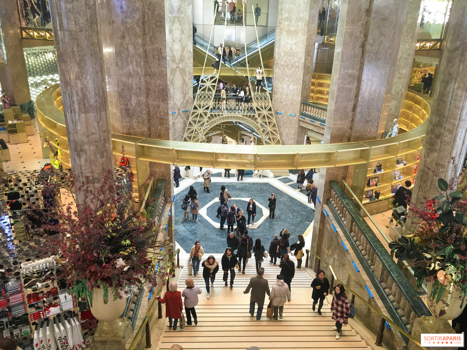 Ouverture Des Galeries Lafayette Des Champs Elysées Photos