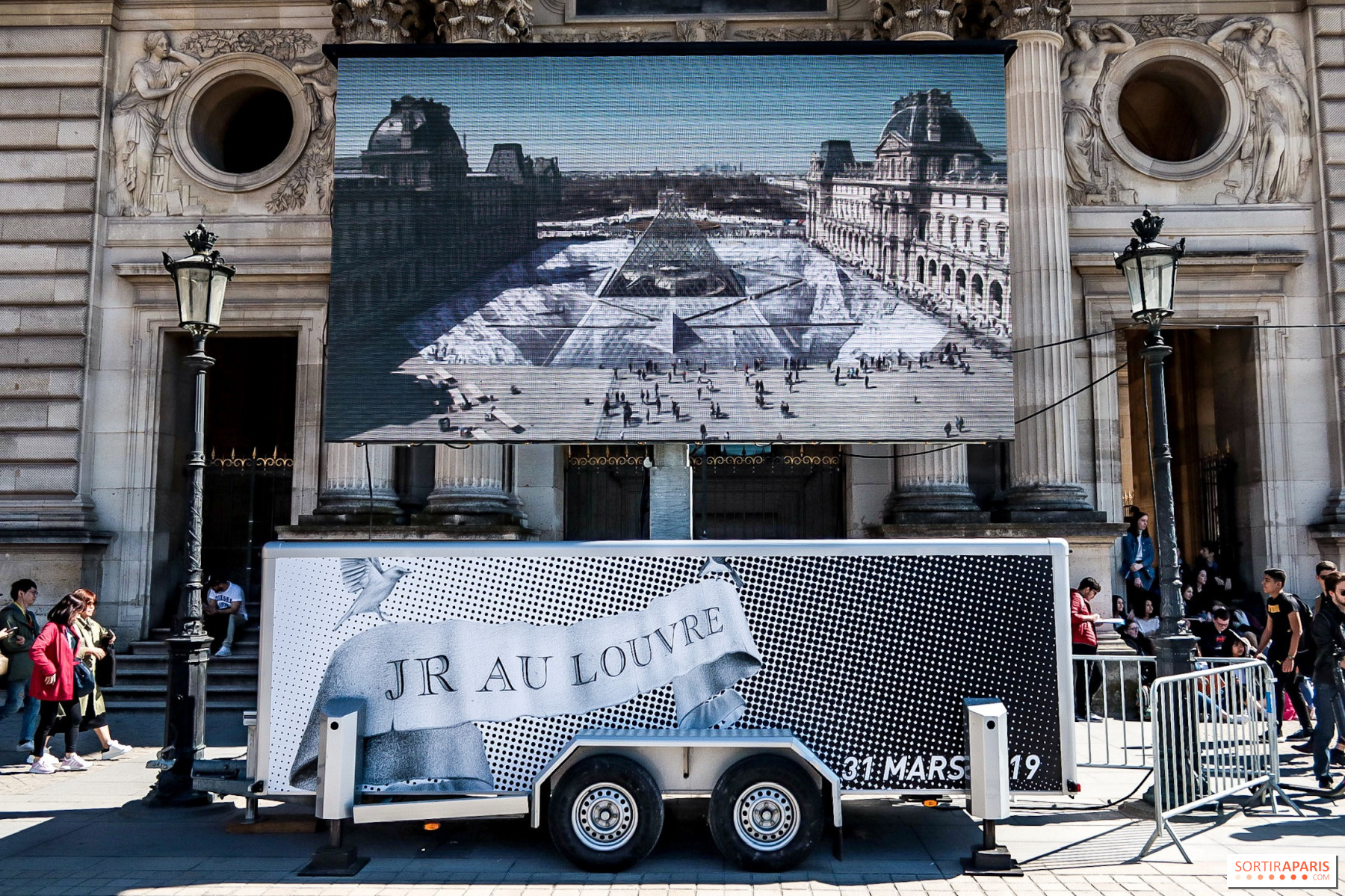 Jr Creates A Work Of Art To Celebrate The 30th Anniversary Of The Louvre Pyramid Sortiraparis Com
