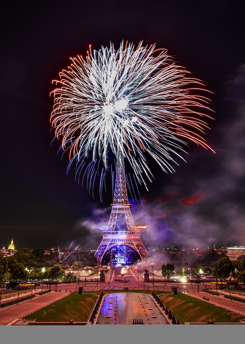 Album Photos Photos du feu  d artifice de Paris  2022
