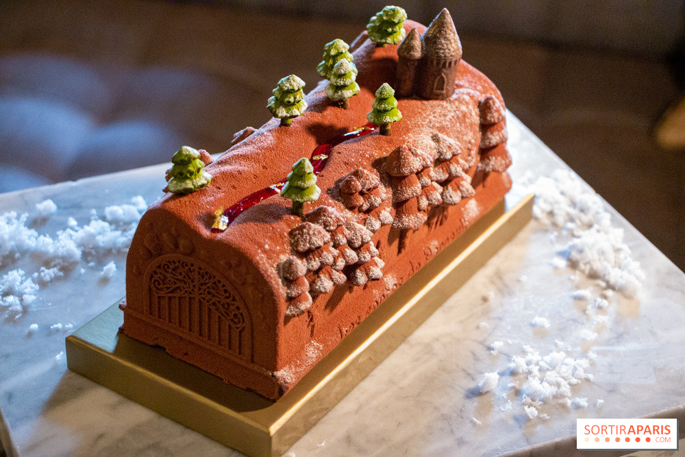 Yule Log By Matthieu Carlin For Hotel De Crillon The Enchanted Black Forest Gateau Sortiraparis Com