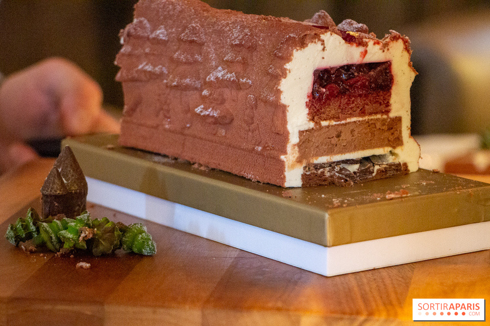 Yule Log By Matthieu Carlin For Hotel De Crillon The Enchanted Black Forest Gateau Sortiraparis Com