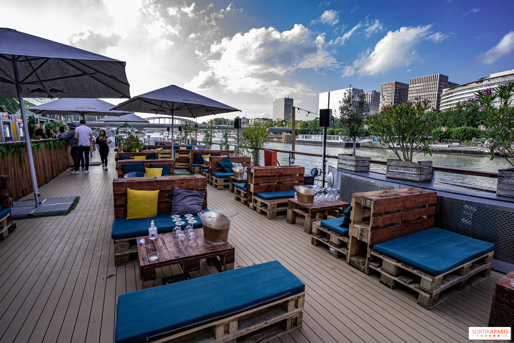 The Best Terraces On A Barge In Paris For The Summer 21 Sortiraparis Com