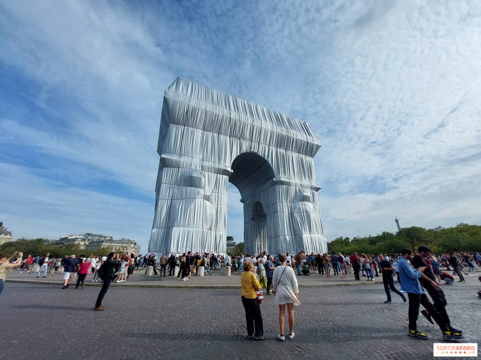 The Arc De Triomphe Wrapped Tribute To Christo Goes Down This Sunday October 3 Sortiraparis Com