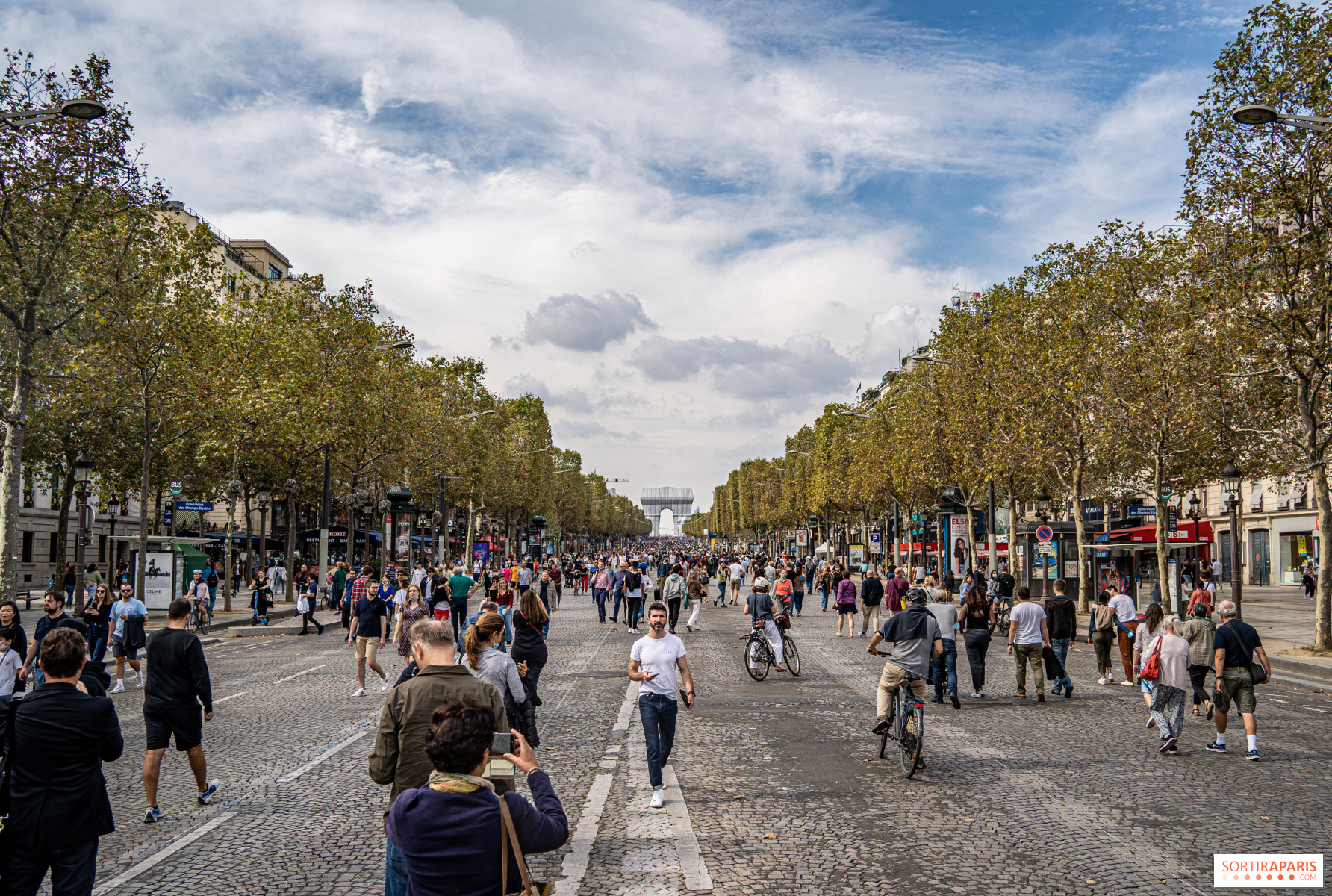 Les Champs Elysees Reserves Aux Pietons Ce Dimanche 6 Fevrier 22 Sortiraparis Com